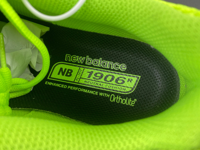 NEW BALANCE 1906R NB000052
