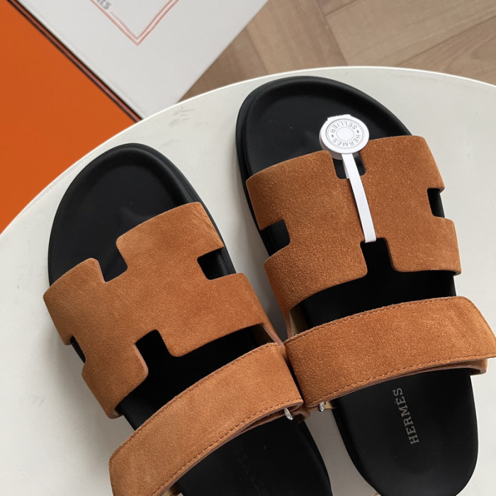 herme* sandal23