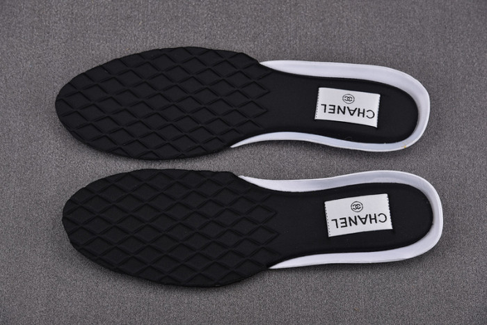 chane* snekaers c000024