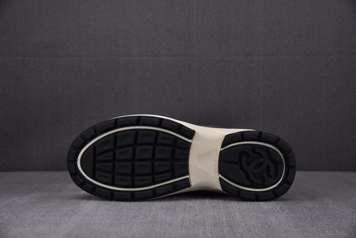 chane* snekaers c000024