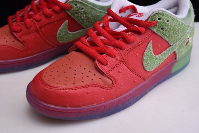 nike dunk low sb "strawberry cough" cw7093-601