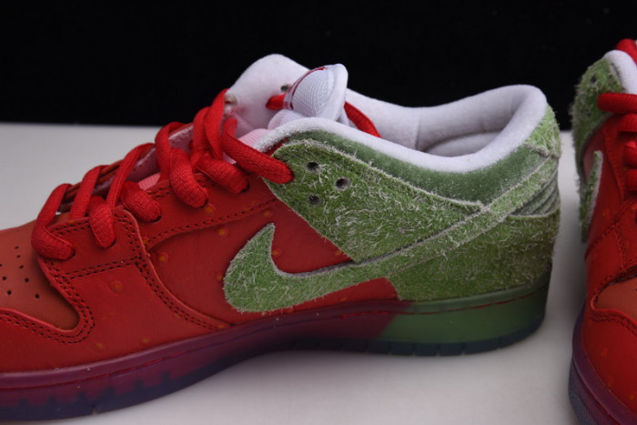 nike dunk low sb "strawberry cough" cw7093-601