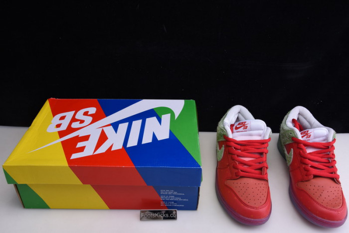 nike dunk low sb "strawberry cough" cw7093-601