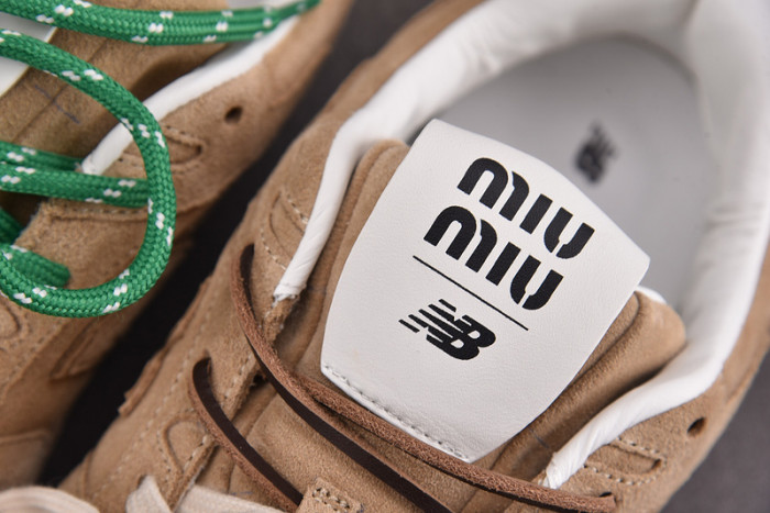 New Balance x MIU MIU NB530 NB000046