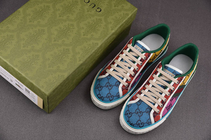 G*u*i* trainer sneaker96